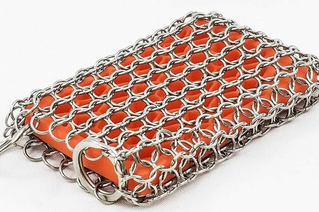 kitchen-pro-cast-iron-chainmail-scrubber-with-silicone-insert