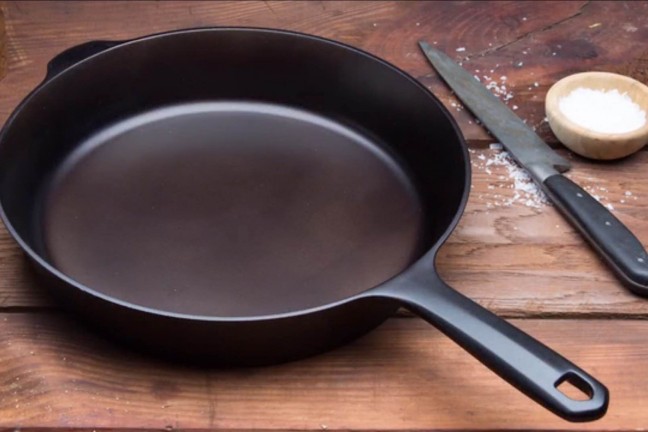 the-field-cast-iron-skillet