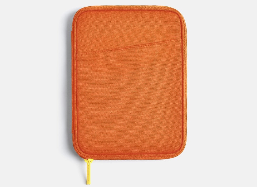 baron-fig-guardian-pro-notebook-and-pen-case-tangerine